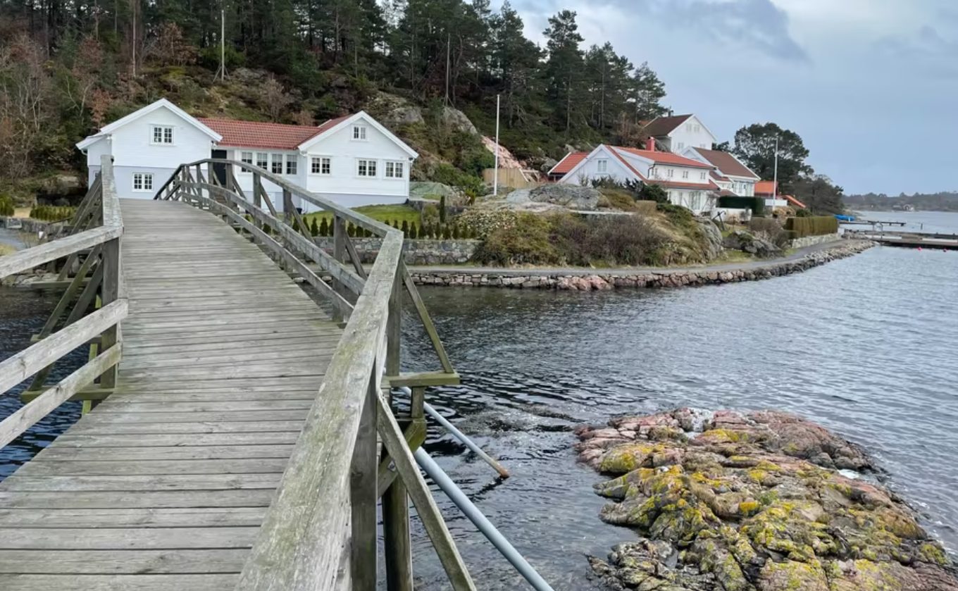 Turstien på Marivold i Grimstad fra Paradisbukta forbi ferjeleiet trenger oppgradering