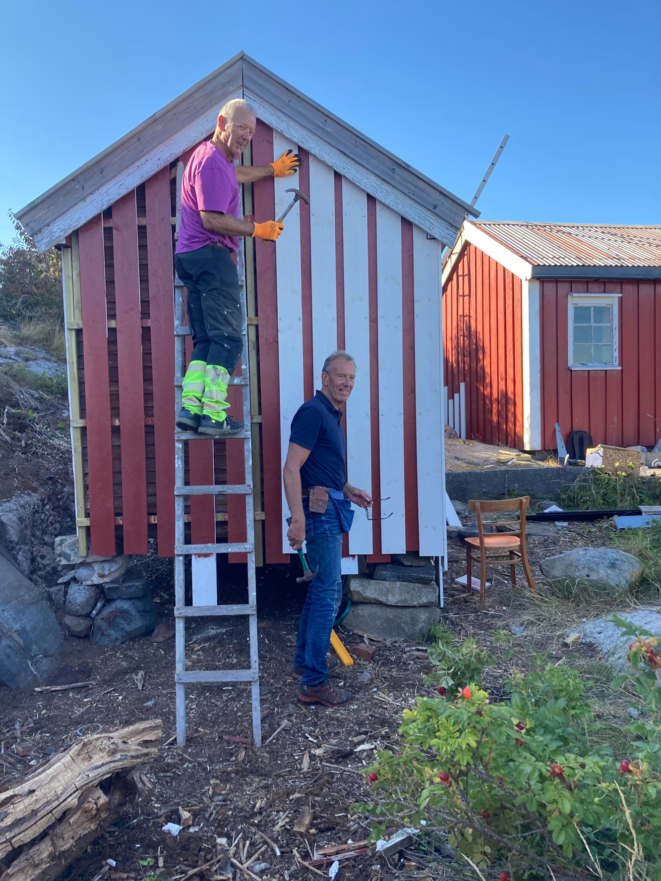 Adressa 30.09.25 Kryssen Torgrim og Erling Mye: Det er mye som må gjøres, og de forventer at alt er klart i september. Leder i Byselskaper Torgrim Næverdal og dugnadsleser Erling Vik. Foto: Finn Ljøsne